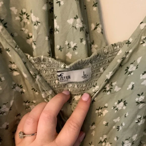 Holister large skirt and top green floral cropped set. Button up cup sleeve - Picture 5 of 5